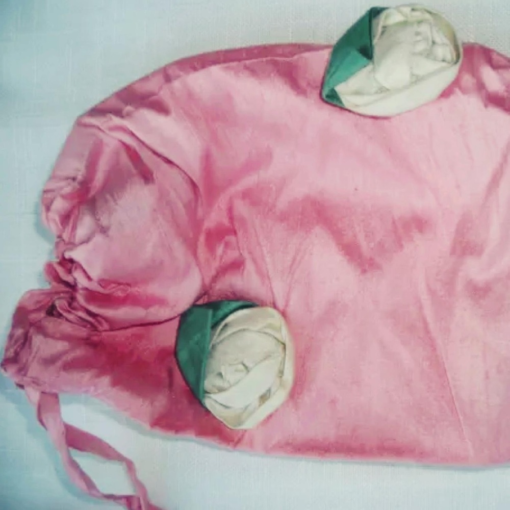 Vintage Betsy Johnston silk floral embellishment purse. Never worn. Pink & white - Picture 3 of 3